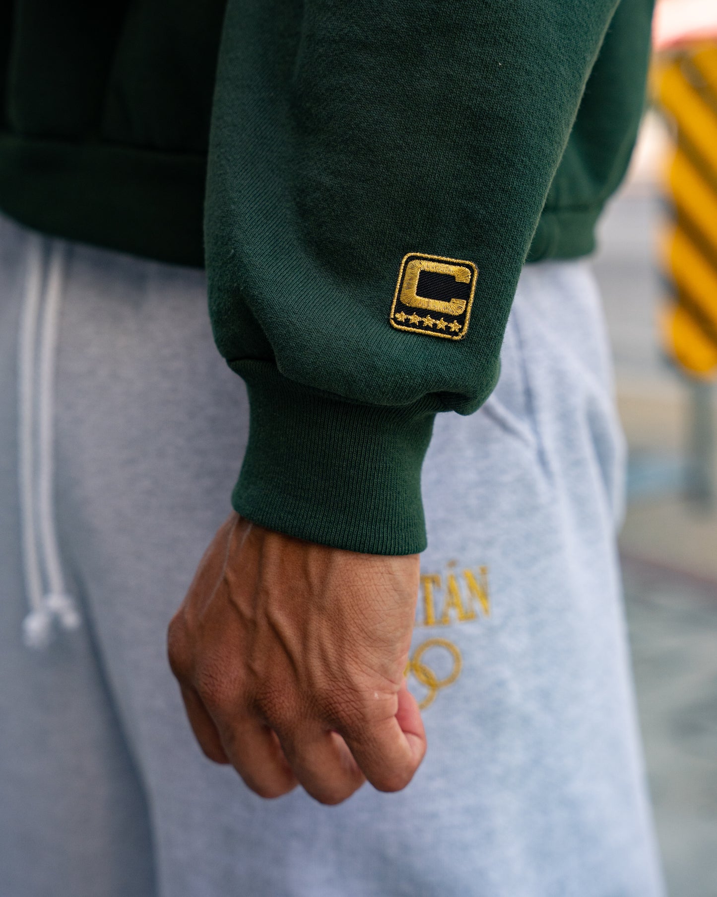 🐝 🅰️ 𝐋𝐄𝐀𝐃𝐄𝐑. [MIAMI] AUTHENTIC SWEATSHIRT