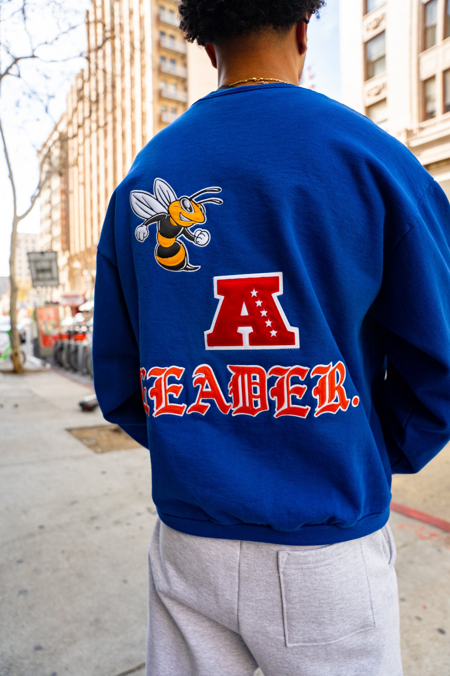 🐝 🅰️ 𝐋𝐄𝐀𝐃𝐄𝐑. [LOS ANGELES] AUTHENTIC SWEATSHIRT
