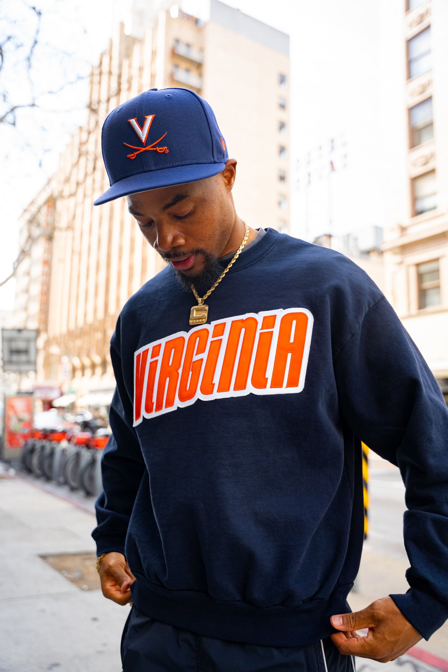 🐝 🅰️ 𝐋𝐄𝐀𝐃𝐄𝐑. [VIRGINIA] AUTHENTIC SWEATSHIRT